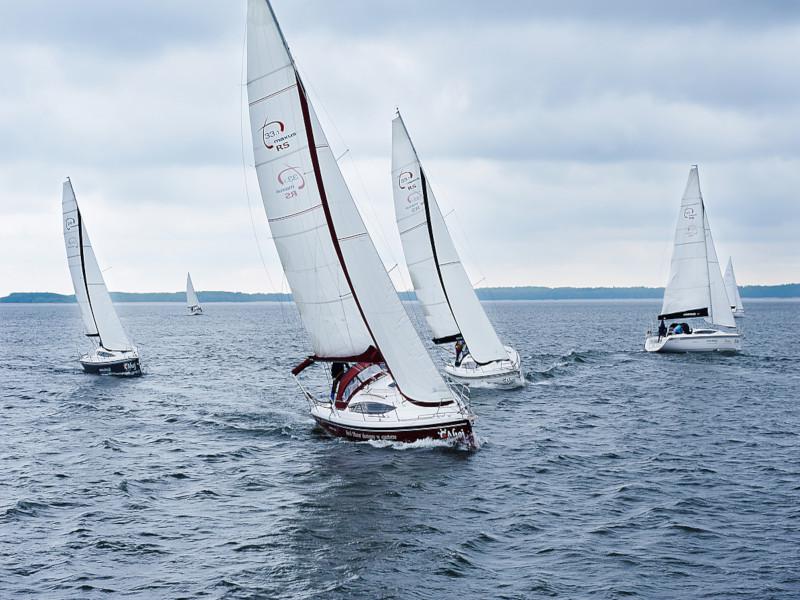 Book yachts online - sailboat - Maxus 33.1 RS Prestige - FROZEN WATER - rent