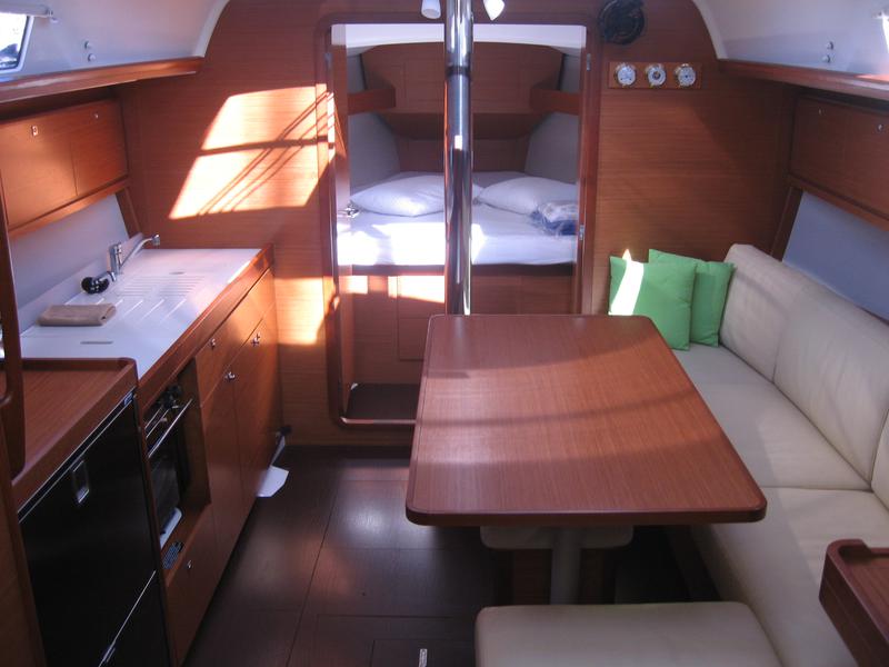 Book yachts online - sailboat - Dufour 382 GL - Delta - rent