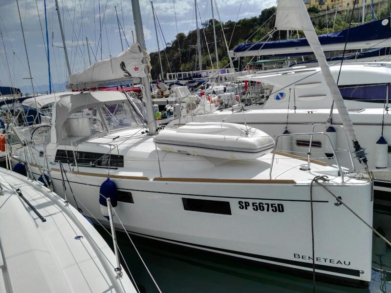 Book yachts online - sailboat - Oceanis 35 - Guapa - rent