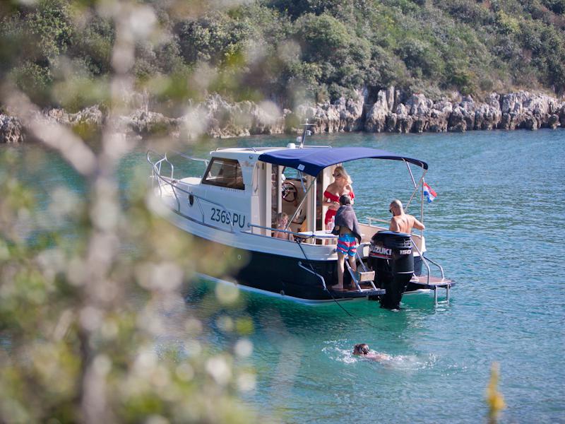 Book yachts online - motorboat - Leidi 660 - H1 - rent