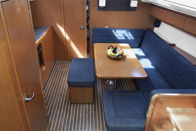 Book yachts online - sailboat - Bavaria Cruiser 41 - Dioni - rent