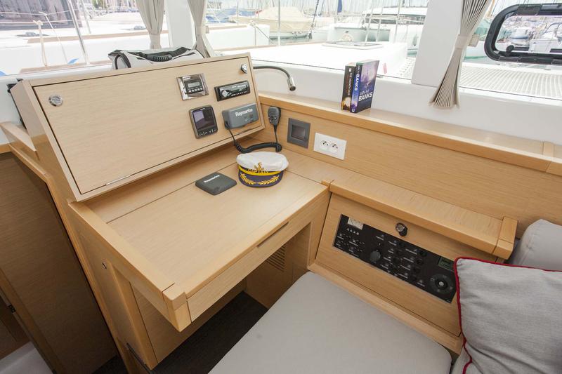 Book yachts online - catamaran - Lagoon 39 - U2 - rent