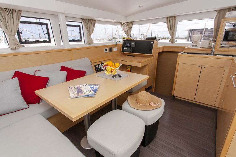 Book yachts online - catamaran - Lagoon 400 S2 - Tangerine Dream - rent