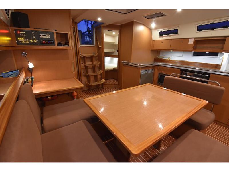 Book yachts online - sailboat - Bavaria Cruiser 45 - VIHOR - rent