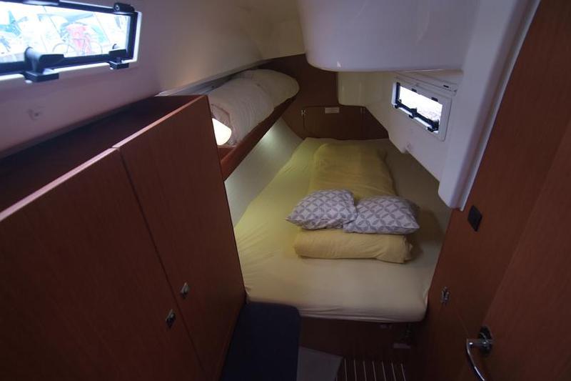 Book yachts online - sailboat - Bavaria Cruiser 33 - BURIN  - rent