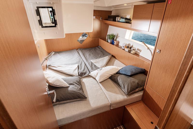 Book yachts online - sailboat - Bavaria C45 Style - SUNNY - rent