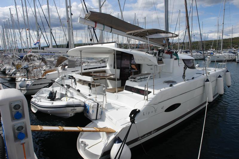 Book yachts online - catamaran - Lipari 41 - ARGOS - rent