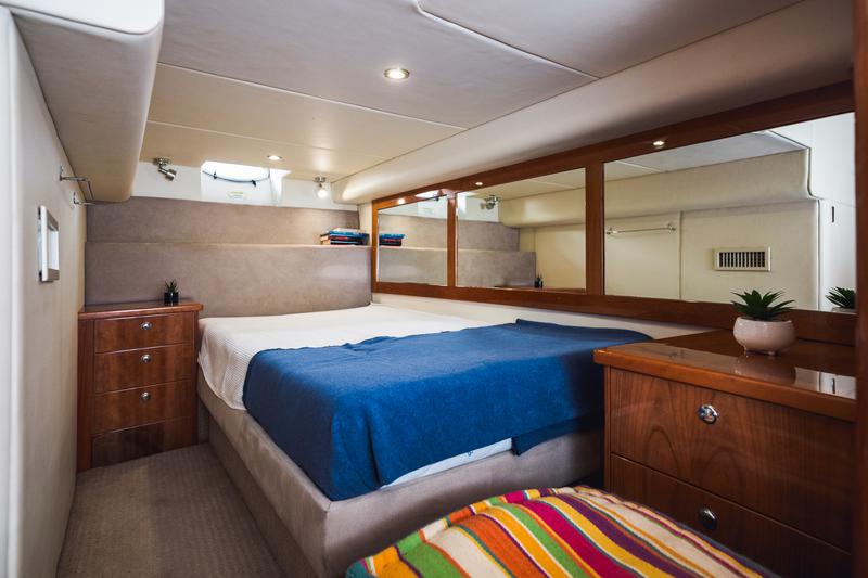 Book yachts online - motorboat - Riviera 5000 Sport Yacht - PRISCA A - rent