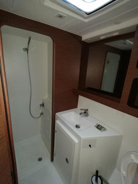 Book yachts online - catamaran - Lagoon 42 - Senza SE (A/C and Generator) - rent