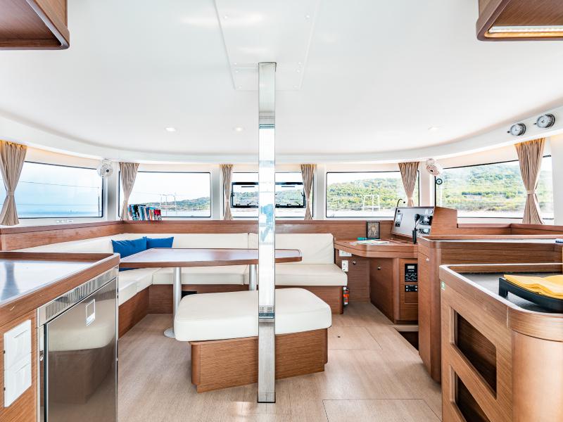 Book yachts online - catamaran - Lagoon 42 - Senza SE (A/C and Generator) - rent