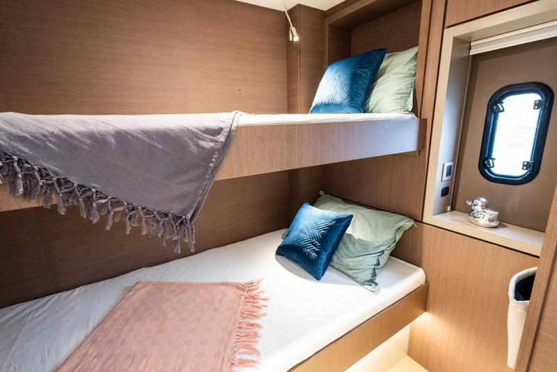 Book yachts online - catamaran - Bali 4.6 (5+2 cab) - Chillout - rent