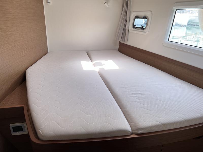 Book yachts online - catamaran - Lagoon 42 - Sea Hawk - rent
