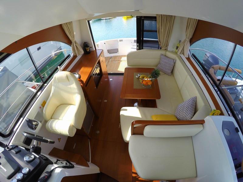 Book yachts online - motorboat - Antares 30 Fly - Lumar SeaMotion - rent