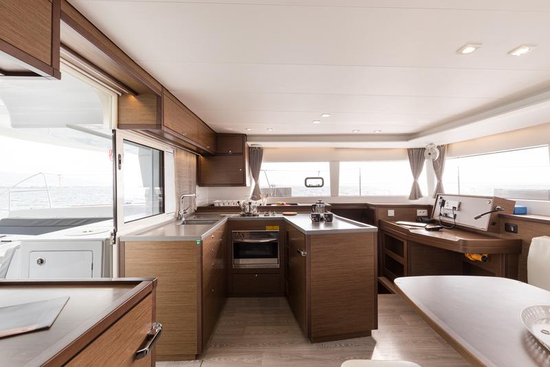 Book yachts online - catamaran - Lagoon 450  Flybridge - Myrto | A/C, Gen, Watermaker, 12 pax - rent