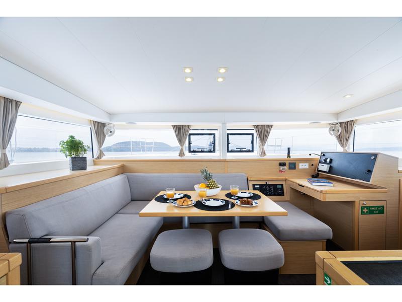 Book yachts online - catamaran - Lagoon 400 S2 - Seaker | Solar Panel, Inv 2000W - rent
