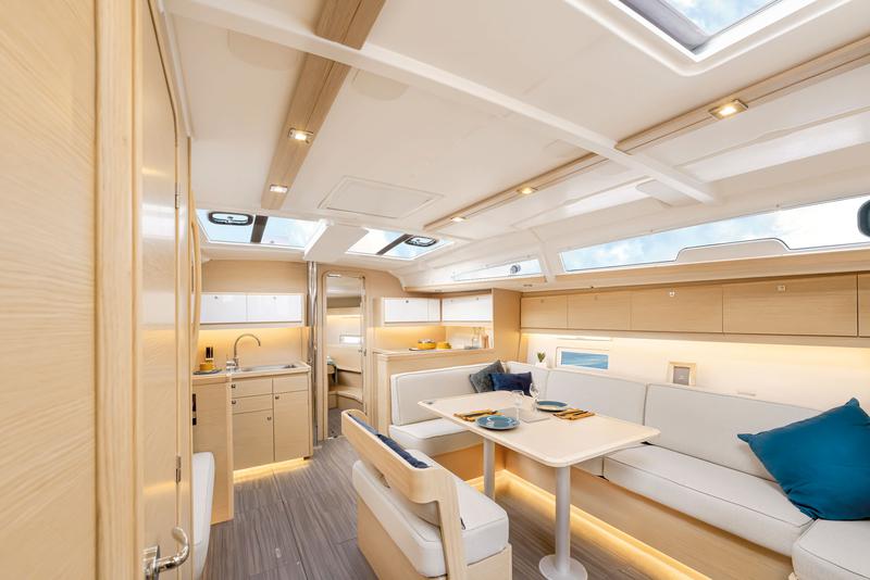 Book yachts online - sailboat - Dufour 430 - Triumph - rent