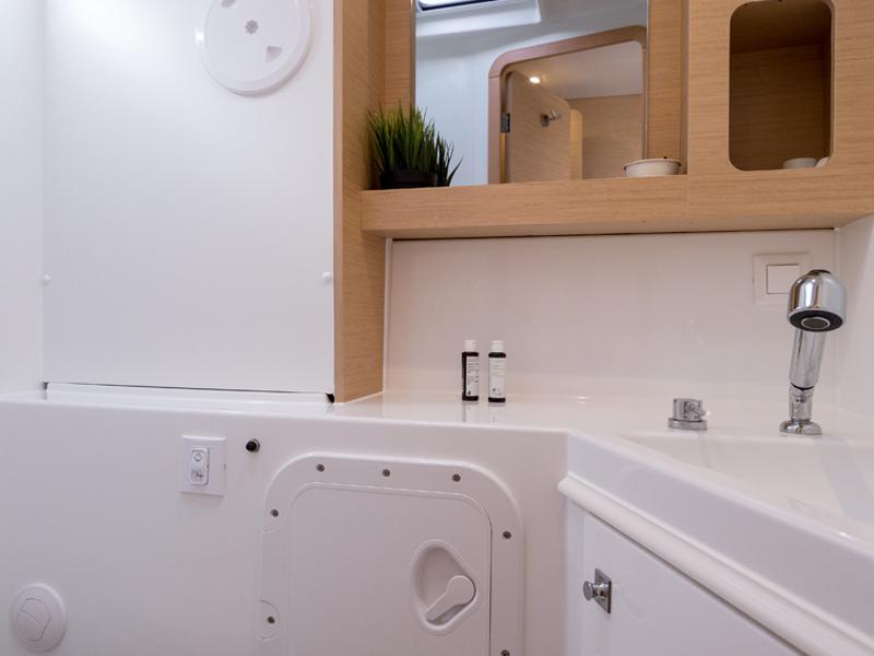 Book yachts online - catamaran - Lagoon 42 - San Giorgio - rent