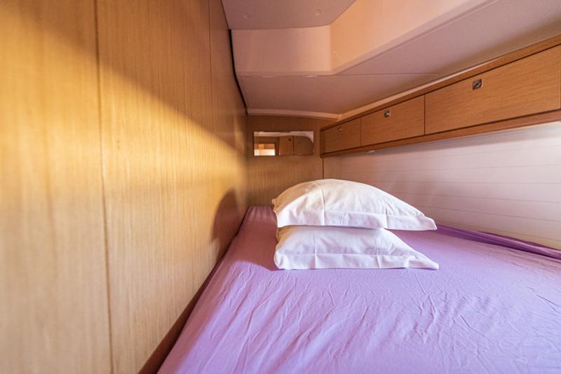 Book yachts online - sailboat - Bavaria Cruiser 46 - Libertà - rent