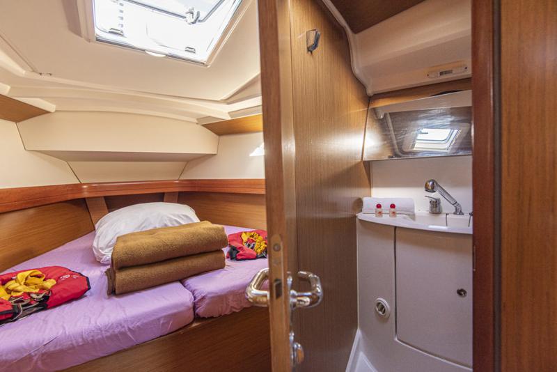Book yachts online - sailboat - Sun Odyssey 42 i - Benoit - rent