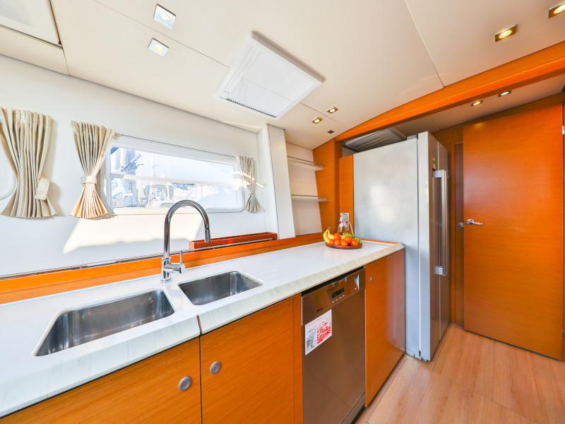 Book yachts online - catamaran - Lagoon 620 - Jyohana - rent