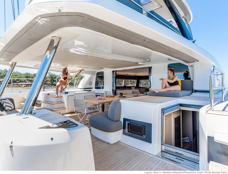 Book yachts online - catamaran - Lagoon Sixty 5 - WHITE CAPS - rent