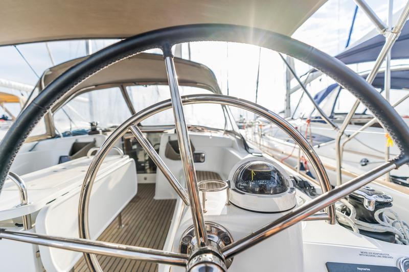Book yachts online - sailboat - Sun Odyssey 519 -  5 cabs - PERRO BLANCO - rent