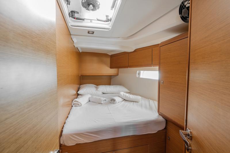 Book yachts online - sailboat - Sun Odyssey 519 -  5 cabs - PERRO BLANCO - rent