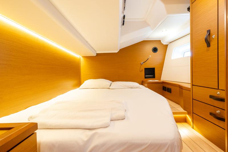 Book yachts online - sailboat - Jeanneau 54 - PANAYIOTIS K - rent