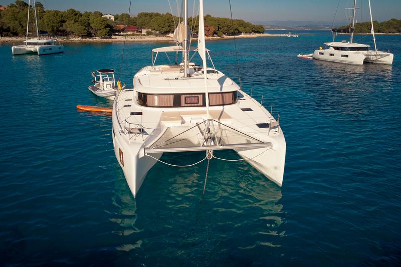 Book yachts online - catamaran - Lagoon 46 NEW - Luna - rent