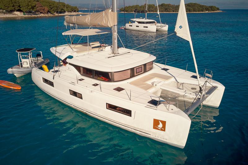Book yachts online - catamaran - Lagoon 46 - Constellation  - rent