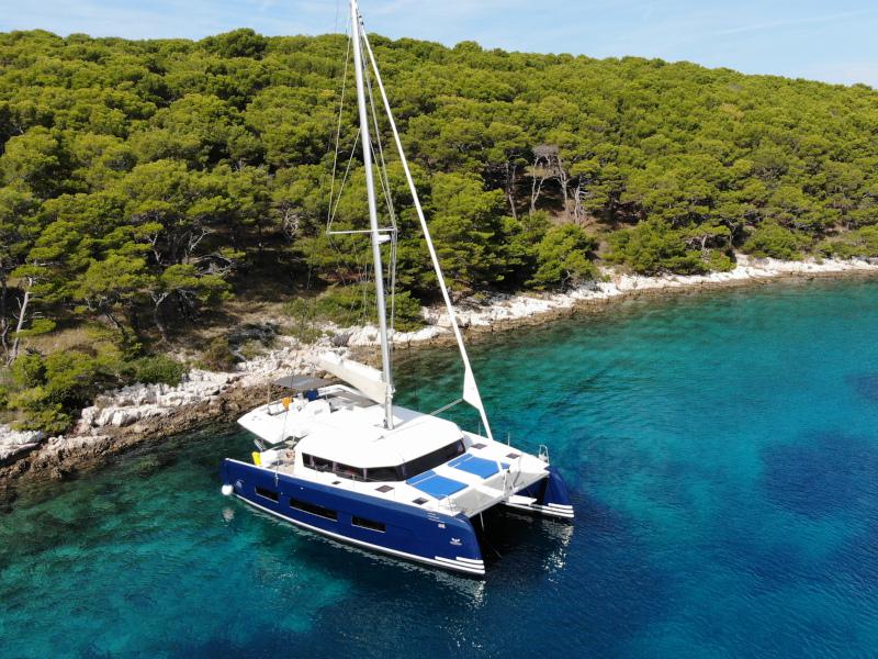 Book yachts online - catamaran - Dufour 48 Catamaran - SHU - rent