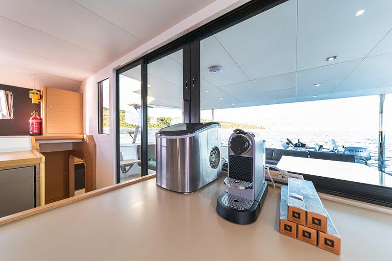 Book yachts online - catamaran - Dufour 48 Catamaran - UNO - rent
