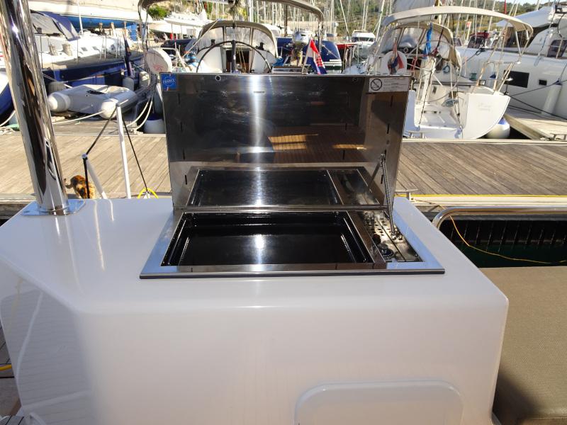 Book yachts online - catamaran - Dufour 48 Catamaran - UNO - rent