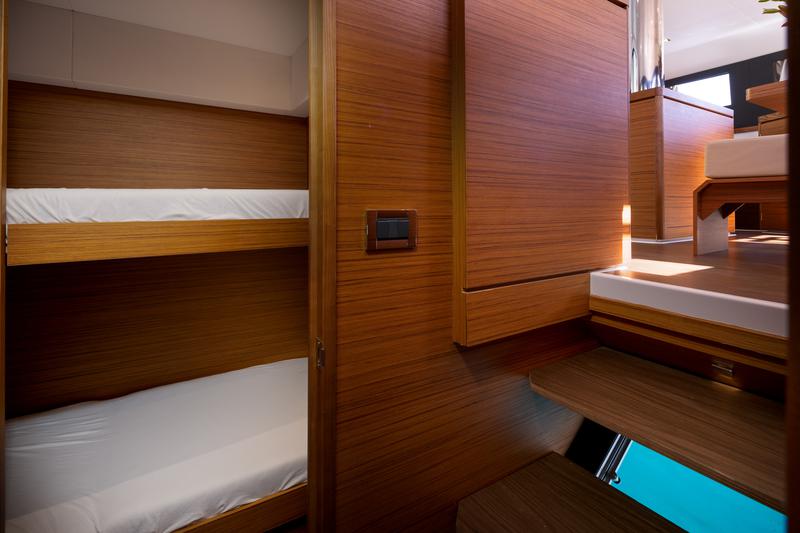Book yachts online - catamaran - Dufour 48 Catamaran - UNO - rent