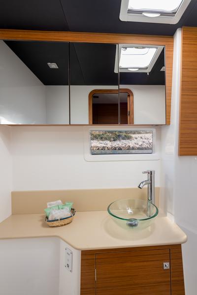 Book yachts online - catamaran - Dufour 48 Catamaran - UNO - rent