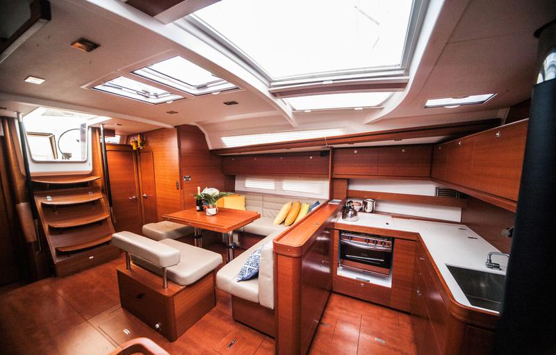 Book yachts online - sailboat - Dufour 560 Grand Large - PETROVICH - rent