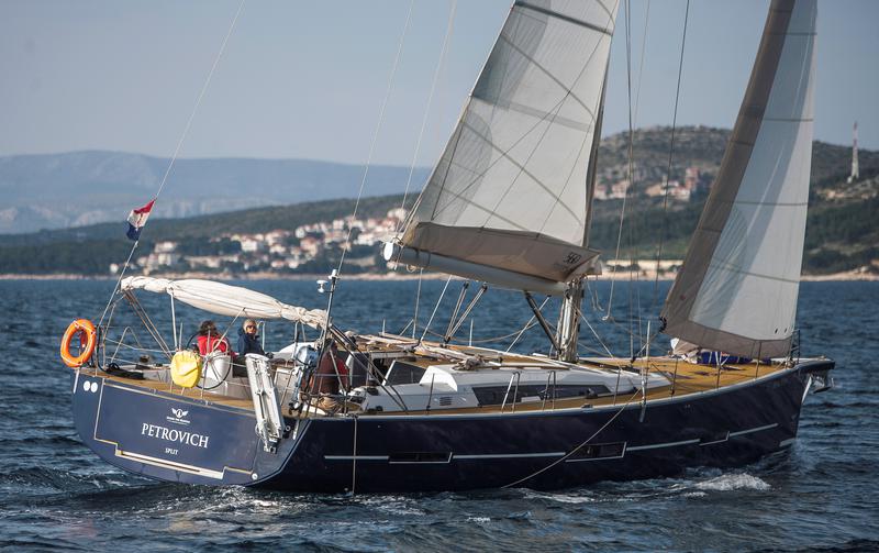 Book yachts online - sailboat - Dufour 560 Grand Large - PETROVICH - rent