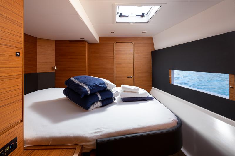 Book yachts online - catamaran - Dufour 48 Catamaran - ROY - rent