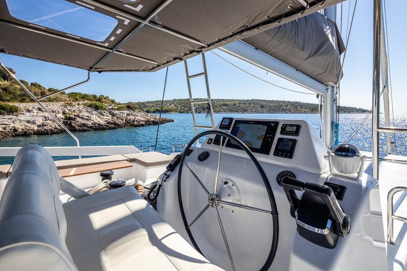 Book yachts online - catamaran - Dufour 48 Catamaran - LER - rent
