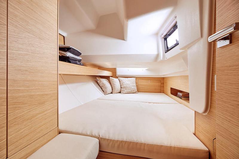 Book yachts online - sailboat - Elan E5 - Elaya - rent