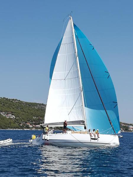 Book yachts online - sailboat - Elan E5 - Elaya - rent