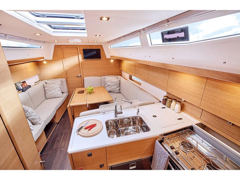 Book yachts online - sailboat - Elan E5 - Elaya - rent