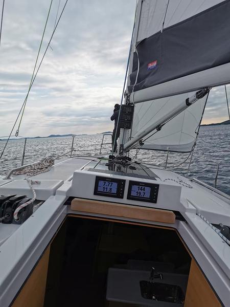 Book yachts online - sailboat - Elan E5 - Elaya - rent