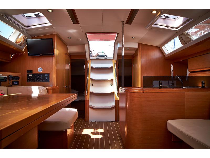 Book yachts online - sailboat - Jeanneau 53 - Tina (sails 2019) - rent