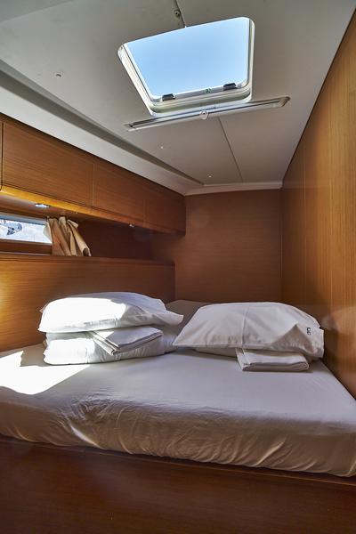 Book yachts online - sailboat - Jeanneau 53 - Tina (sails 2019) - rent