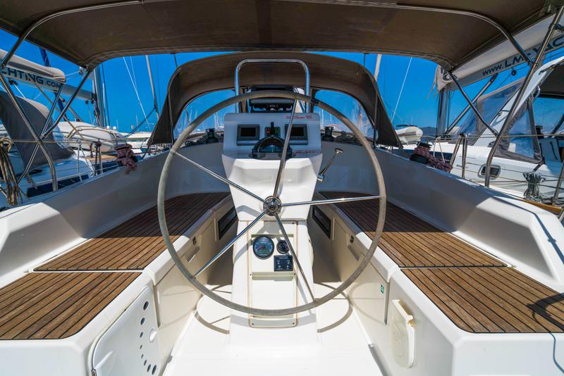 Book yachts online - sailboat - Bavaria 36 Cruiser - Estela - rent