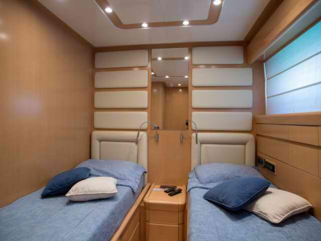 Book yachts online - motorboat - Posillipo Technema 65 - no name - rent