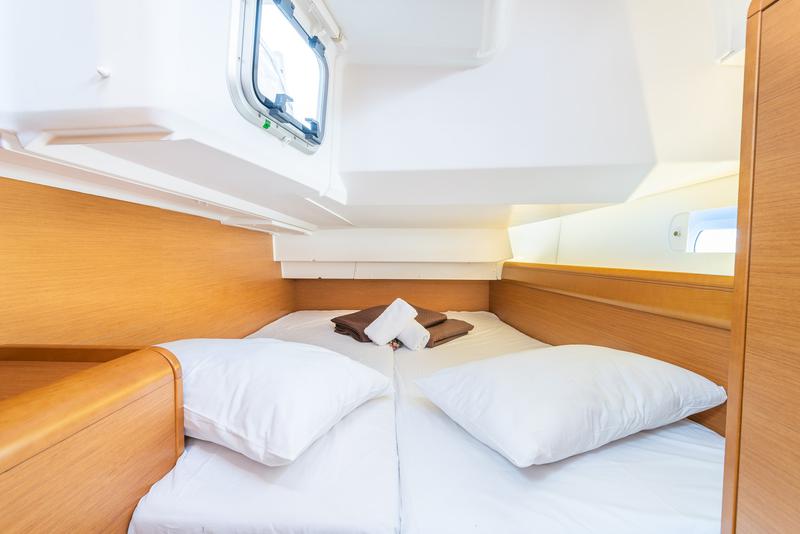 Book yachts online - sailboat - Sun Odyssey 449 - Asante - rent