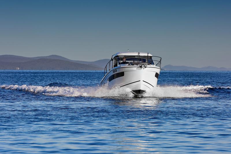 Book yachts online - motorboat - Merry Fisher 895 - VIP 3029ZD - rent