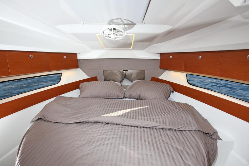 Book yachts online - motorboat - Merry Fisher 895 - VIP 3029ZD - rent